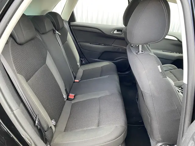 Citroën C4 1.2 PureTech Shine 2015 Benzine 17