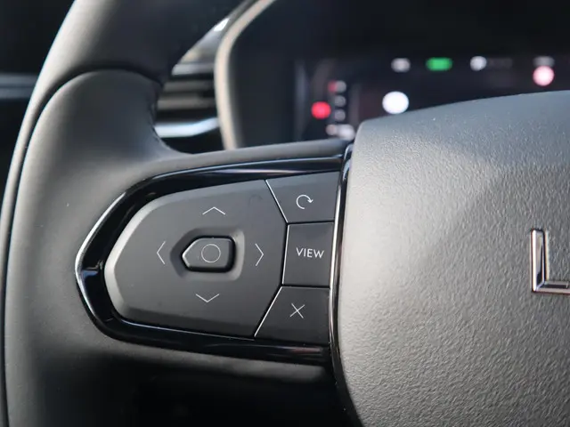 Lynk & Co 01 1.5 More 2026 Hybride Benzine 18