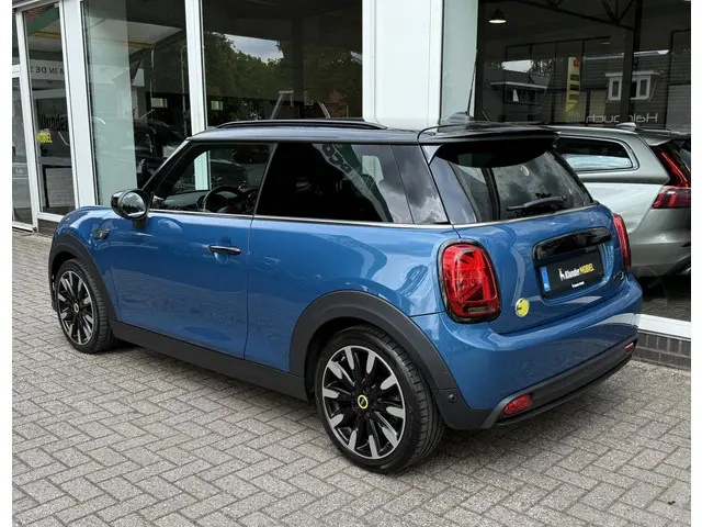 MINI Electric Cooper SE Classic 33 kWh 2022 Elektrisch 28