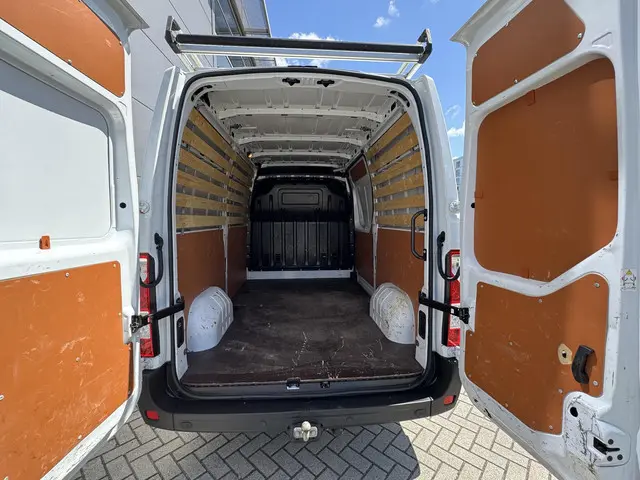 Renault Master T35 2.3 dCi 135 L2H2 Comfort 2022 Diesel 22