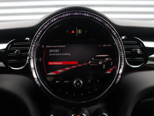 MINI 5-Deurs Cooper 2022 Benzine 22