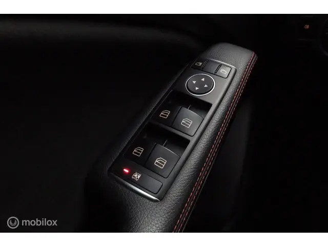 Mercedes-Benz A-Klasse 160 AMG-LINE 2017 Benzine 18