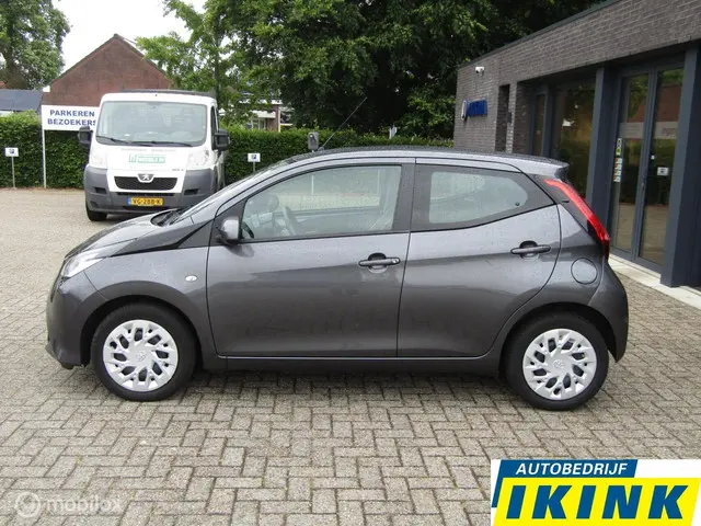 Toyota Aygo 1.0 VVT-i x-play 2021 Benzine 3