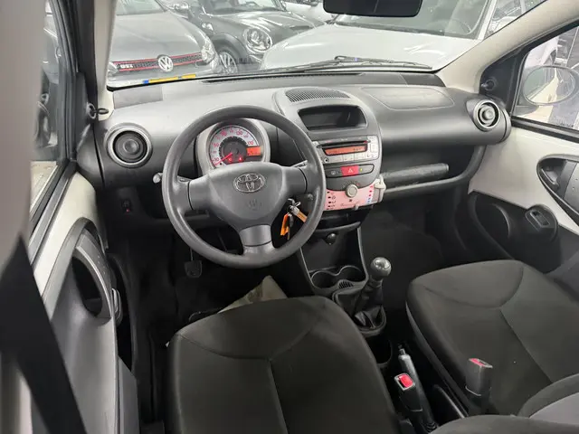 Toyota Aygo 1.0 VVT-i Now Airco 2013 Benzine 8