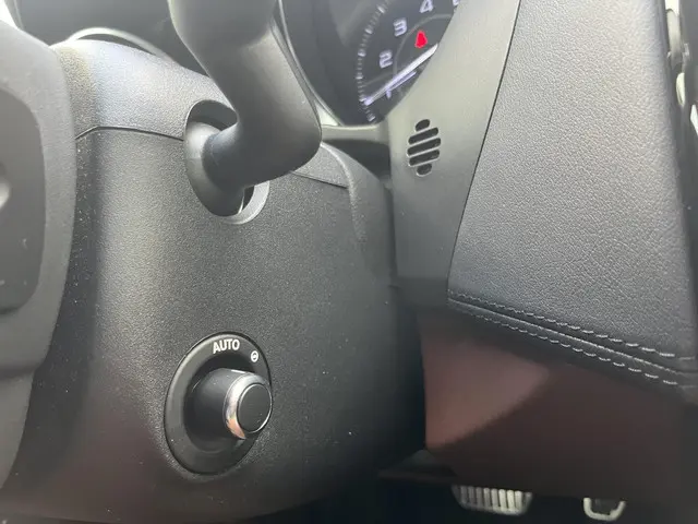 Jaguar XE 2.0 Portfolio 2015 Benzine 60