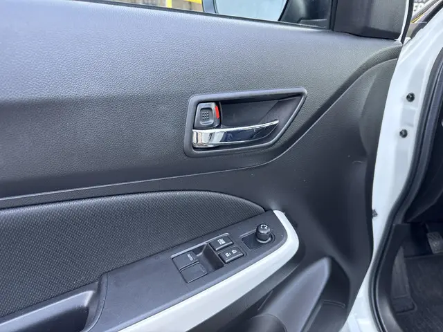 Suzuki Swift 1.2 Comfort Smart Hybrid 2023 Benzine 9