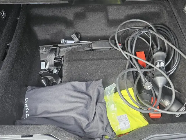 Lynk & Co 01 /1.5 Hybrid/ 262 PK/2022 2022 Hybride Benzine 12