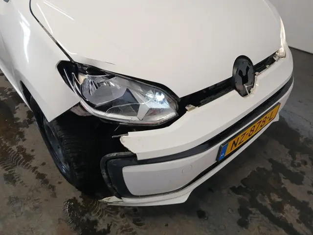Volkswagen up! 1.0 BMT move up! SCHADEAUTO!! 2017 Benzine 23