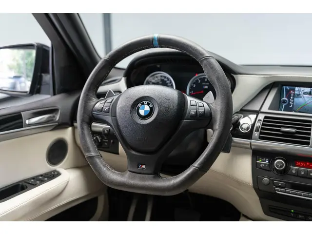 BMW X5 4.4i M 556 PK Akrapovic Full Option 2012 Benzine 3