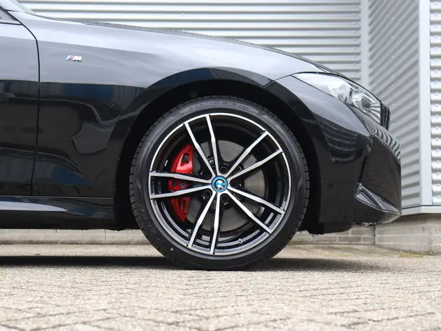 BMW 3 Serie Touring 330e 2024 Hybride Benzine 6