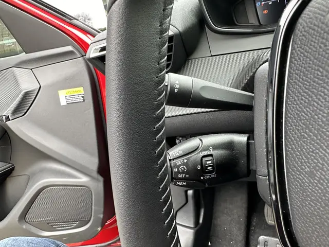 Peugeot 2008 1.2 Turbo 100 PK Allure 2024 Benzine 22