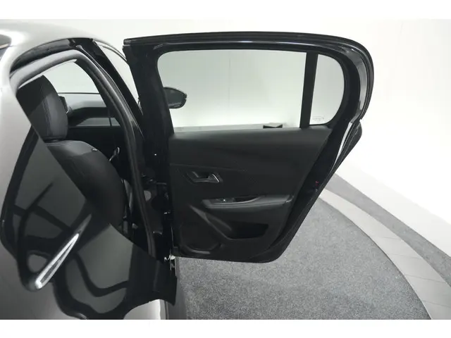 Peugeot 208 PureTech 100 Allure Pack 2023 Benzine 59