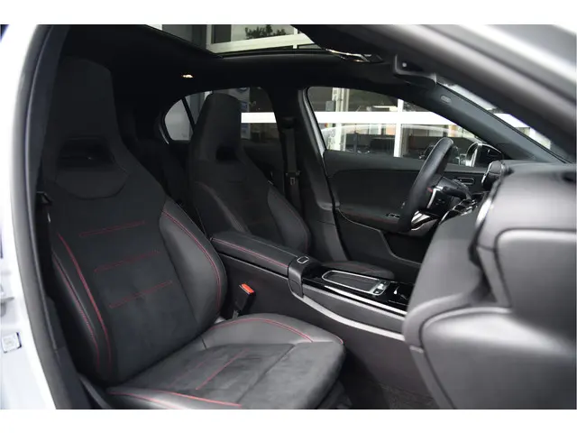 Mercedes-Benz A-Klasse 200 AMG Line 2023 Benzine 17