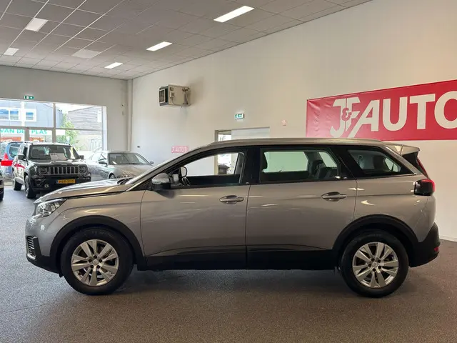 Peugeot 5008 1.2 PureTech 2019 Benzine 2