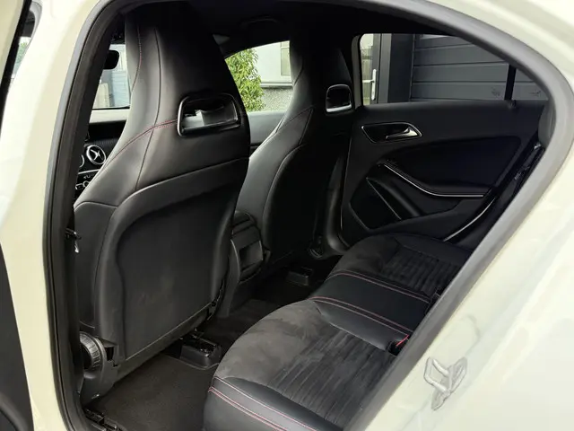 Mercedes-Benz A-Klasse 180 AMG 2013 Benzine 22