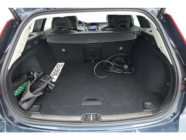 Volvo V60 2.0 T8 Inscription 2022 Hybride Benzine 30