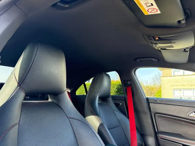 Mercedes-Benz CLA AMG 45 4MATIC 2015 Benzine 23