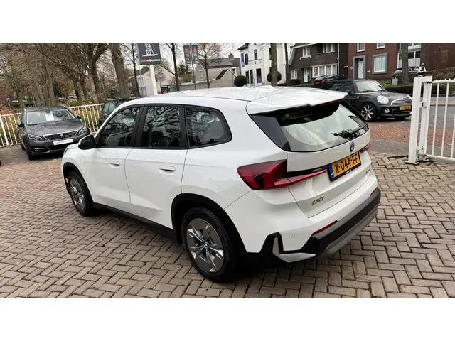 BMW iX1 xDrive30 Launch Edition 67 kWh 2023 Elektrisch 11