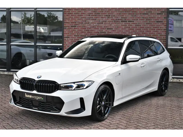 BMW 3 Serie Touring 330e M-Sport 2023 Hybride Benzine 41