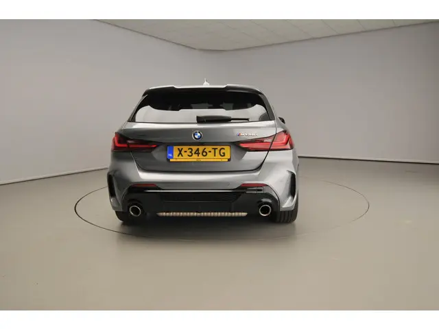 BMW 1 Serie 5-deurs M135i xDrive 2023 Benzine 3