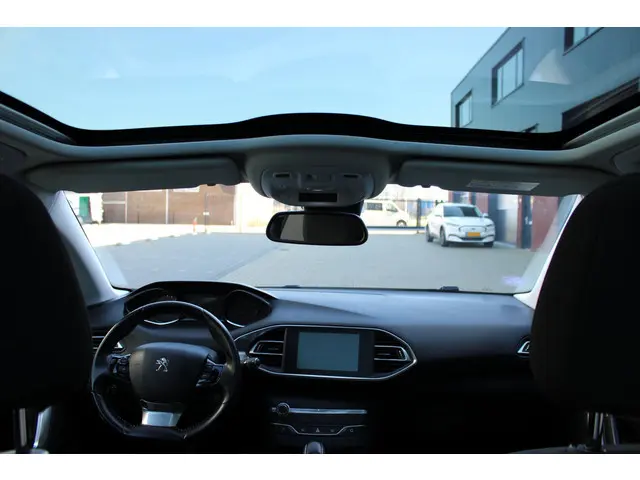 Peugeot 308 SW 1.2 PureTech Blue Executive 2015 Benzine 10