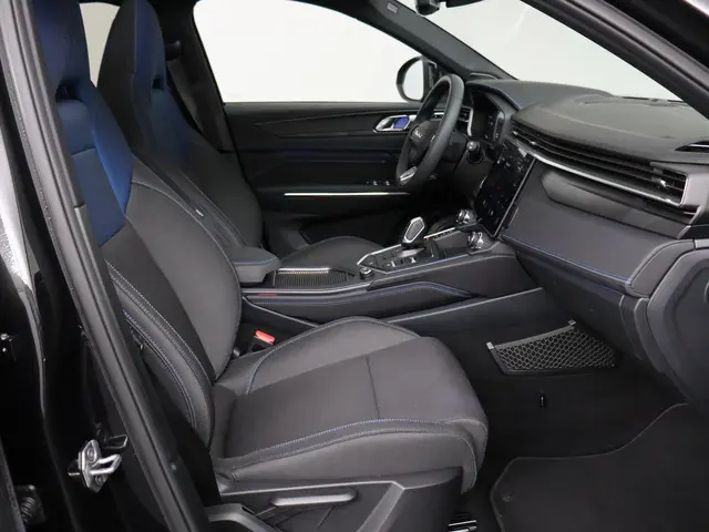 Lynk & Co 01 1.5 2023 Hybride Benzine 38