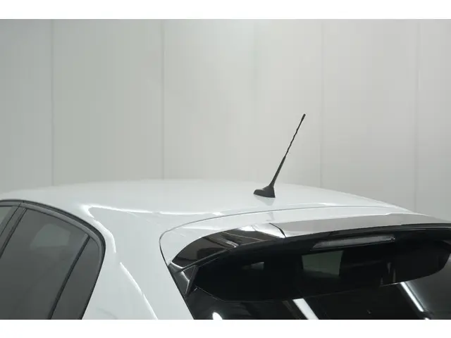 Peugeot 208 PureTech 100 Allure Pack 2023 Benzine 17