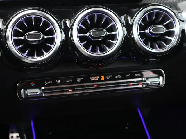 Mercedes-Benz GLB 200 2021 Benzine 34