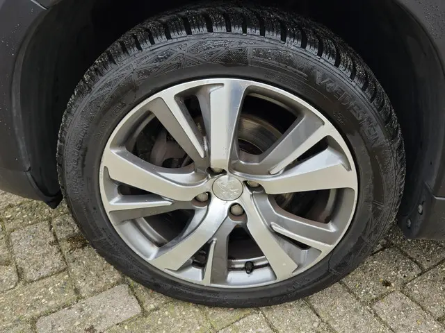 Peugeot 2008 1.2 PureTech Blue Lease Allure 2019 Benzine 4