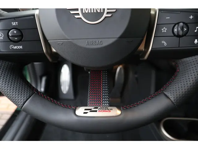 MINI Cabrio 2.0 JCW 2025 Benzine 17