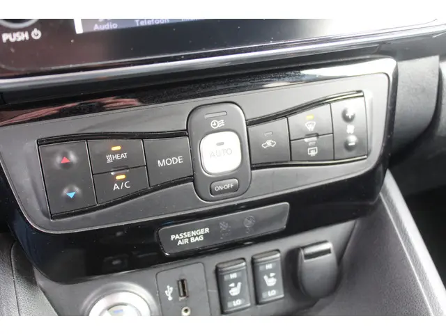 Nissan Leaf Tekna 40 kWh//360 CAMERA//NAVI!! 2019 Elektrisch 17