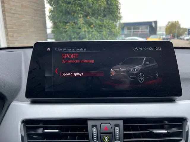 BMW X1 SDrive18i Executive Automaat 2020 Benzine 32