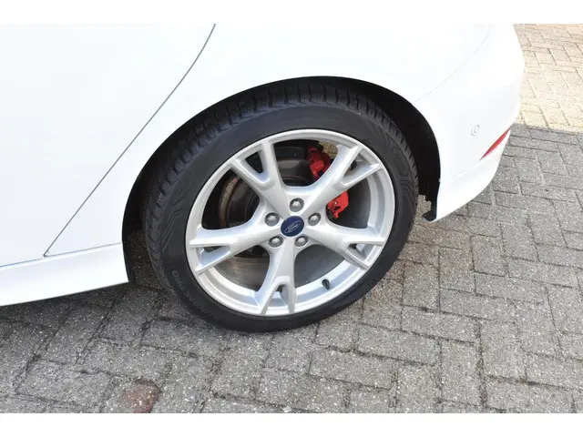 Ford Focus 1.5 Titanium Edition 2015 Benzine 10