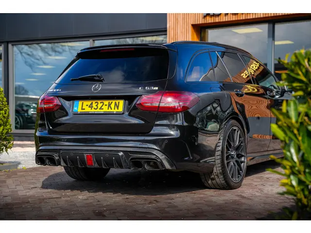 Mercedes-Benz C-Klasse Estate AMG 63 S 2015 Benzine 11