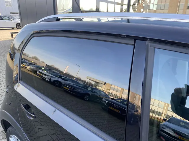 Volkswagen up! 1.0 cross up! BlueMotion 2014 Benzine 7