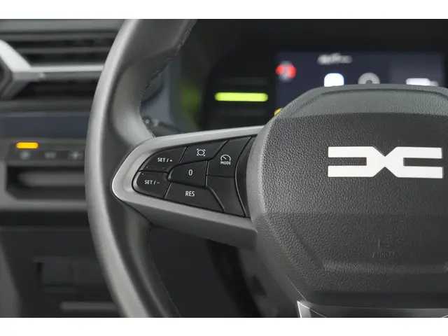 Dacia Duster Mild Hybrid 130 Expression 2025 Benzine 36