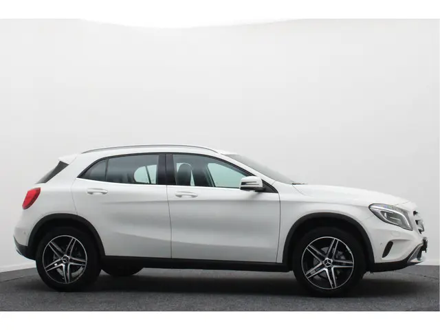 Mercedes-Benz GLA 180 Ambition Automaat 2015 Benzine 20