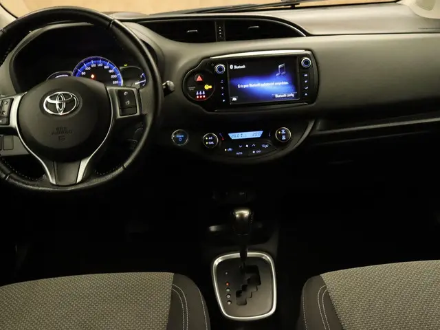 Toyota Yaris 1.5 Hybrid Aspiration 2015 Hybride Benzine 4
