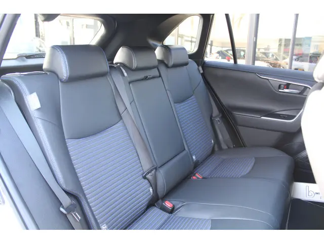 Toyota RAV4 2.5 Hybrid AWD Bi-Tone 2022 Hybride Benzine 10