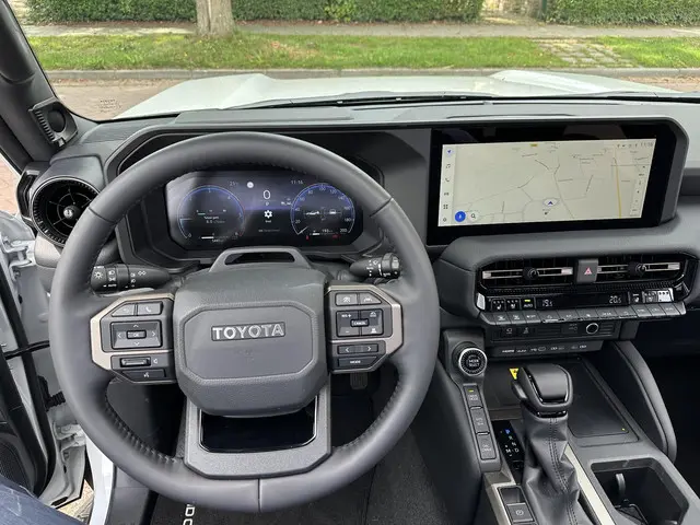 Toyota Land Cruiser 2.8 D-4D President 2025 Diesel 13