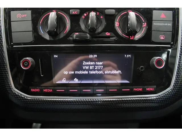 Volkswagen up! 1.0 BMT move up! 2017 Benzine 12