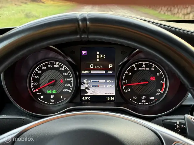 Mercedes-Benz C-Klasse AMG 63 2015 Benzine 29