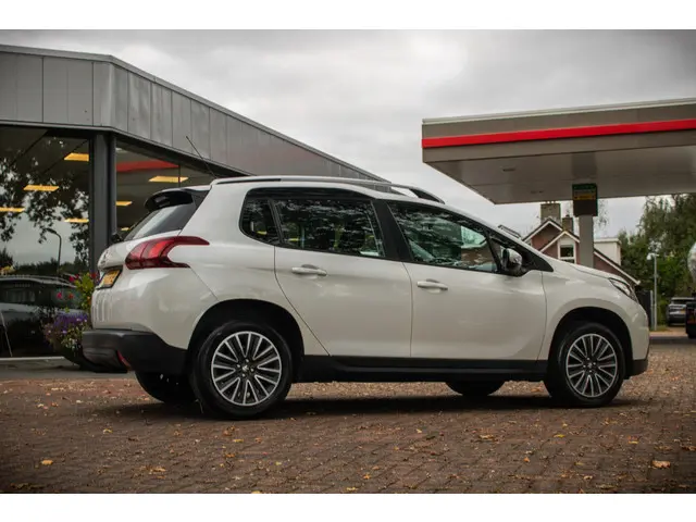 Peugeot 2008 1.2 PureTech Active 2019 Benzine 16