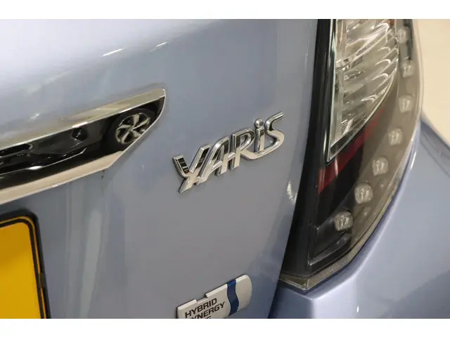 Toyota Yaris 1.5 Hybrid Aspiration, 2014 Hybride Benzine 14
