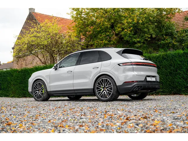 Porsche Cayenne 3.0 E-Hybrid 2024 Hybride Benzine 32