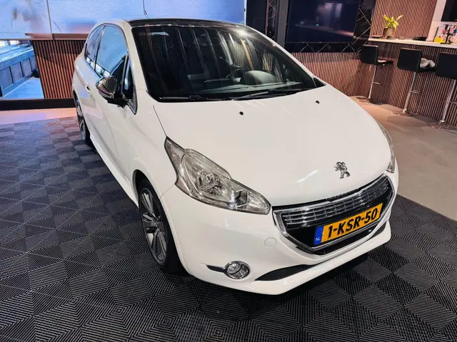 Peugeot 208 1.6 THP XY 2013 Benzine 12