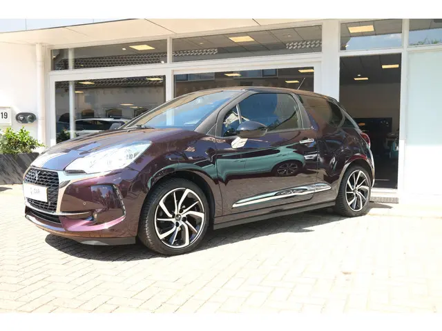 DS DS 3 3 PT 82 So Chic 2016 Benzine 2