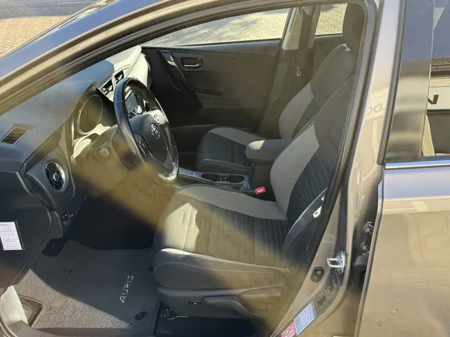 Toyota Auris 1.8 Hybrid Dynamic 2016 Hybride Benzine 8