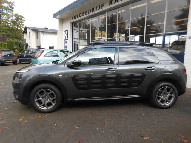 Citroën C4 Cactus 1.2 e-VTi Shine 2014 Benzine 2