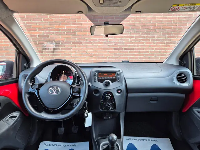 Toyota Aygo 1.0 VVT-i x-fun Airco, Lmv, NAP 2018 Benzine 9